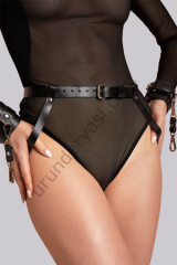 Arias Closet Arkadan ve Önden Bağlanabilir Siyah Deri Bilekli Fantezi Harness